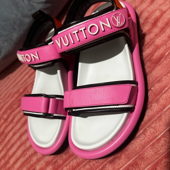 Louis Vuitton pool pillow comfort Flat Sandals Pink Pop 39 9 Monogram Logo $1335 - Picture 1 of 2